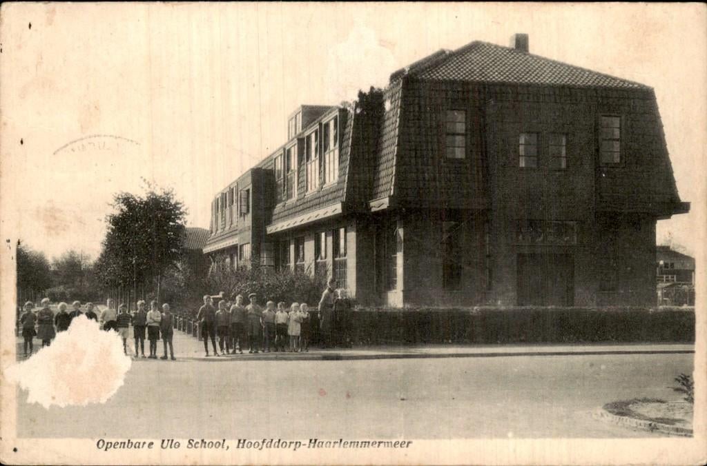Hoofddorp - Openbare ULO School - Kinderen op stoep, Ophalen of Verzenden, 1920 tot 1940, Gelopen, Noord-Holland
