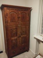 Anti handgesneden houten kast met 2 lades, Antiek en Kunst, Antiek | Meubels | Kasten, Ophalen of Verzenden