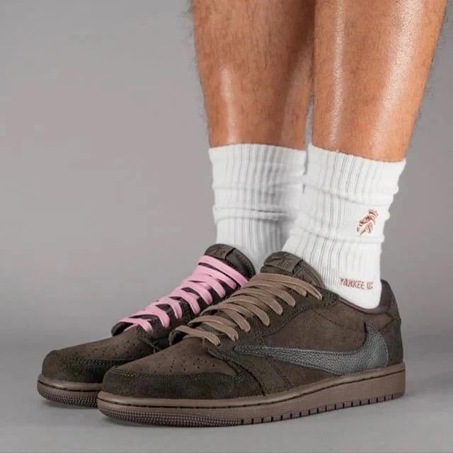Travis Scott x Air Jordan 1 Low OG 'Velvet Brown maat 47', Kleding | Heren, Schoenen, Bruin, Ophalen of Verzenden, Sneakers of Gympen
