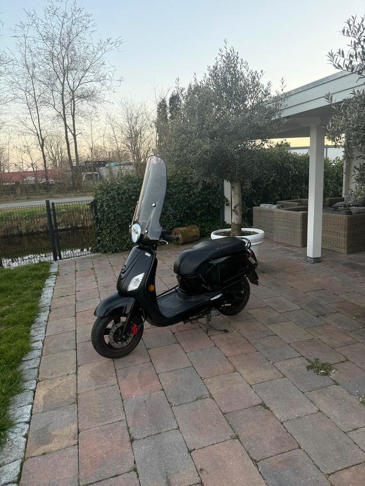 Sym Fiddle 3 mat zwart, lage km, nieuwe accu, schade, Fietsen en Brommers, Scooters | SYM, Gebruikt, Fiddle, Maximaal 25 km/u
