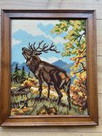 Borduurwerk in lijst burlend hert, Ophalen of Verzenden