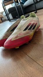 Voetbalschoenen adidas f50 laceless rood met wit, Sport en Fitness, Voetbal, Maat XS of kleiner, Ophalen of Verzenden, Gebruikt
