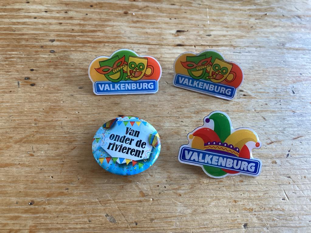 Valkenburg en Carnaval Speldjes Button Limburg Vasteloavend, Verzamelen, Speldjes, Pins en Buttons, Verzenden, Gebruikt, Stad of Land