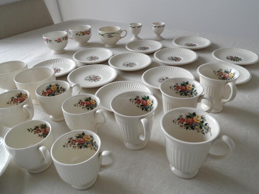 Diverse Wedgwood Barlaston .Conway en ander zie veel foto's, Huis en Inrichting, Ophalen, Overige materialen, Zo goed als nieuw