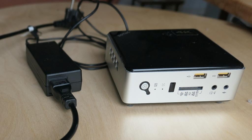 Mini-computer met Windows 10, Computers en Software, Desktop Pc's, Ophalen, Minder dan 2 Ghz, SSD, Diverse