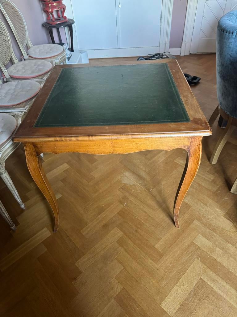 Klassiek bijzettafeltje met groen leer., Ophalen