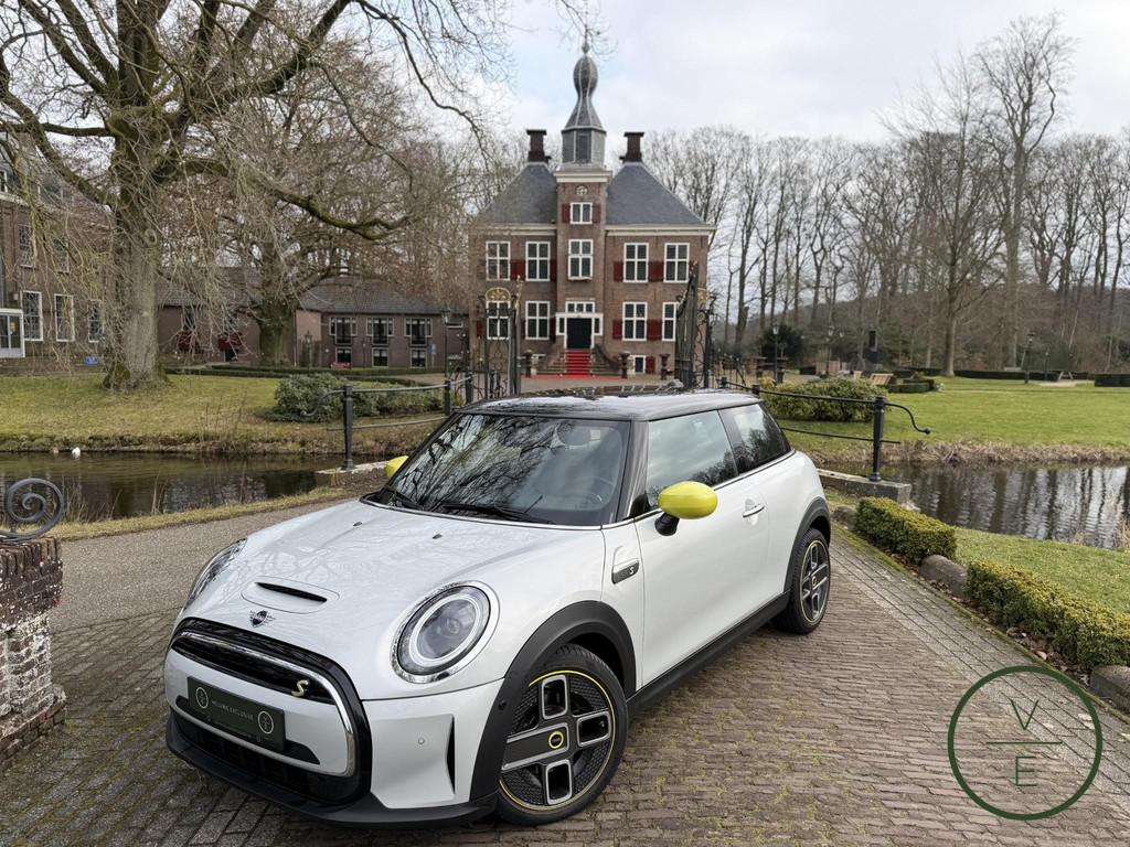 MINI COOPER SE | SOH 95.9% | Leder | PDC | CarPLay | Navi |, Auto's, Stof, Zwart, 33 kWh, 4 stoelen