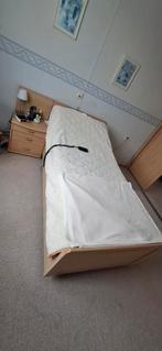 Elektrische senioren ledikant + Linnenkast +nachtkastje, Ophalen, Gebruikt