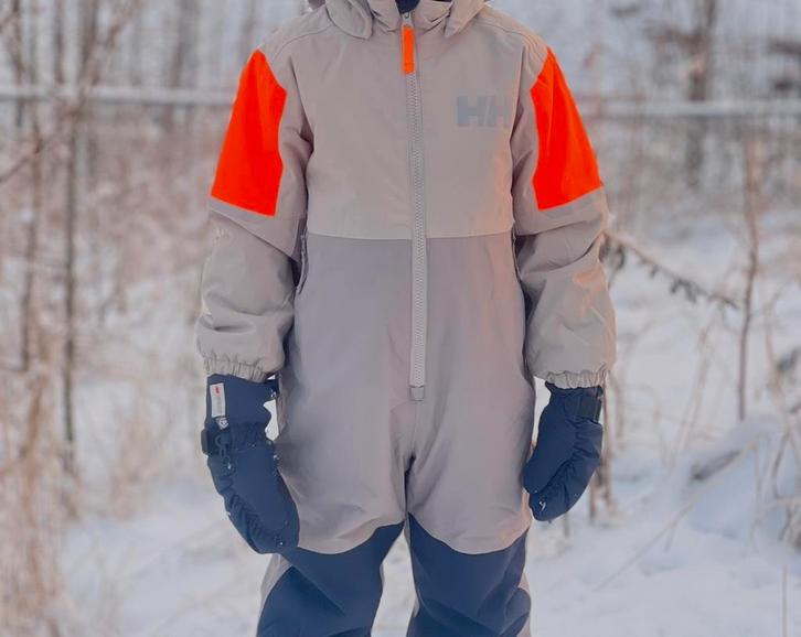 Helly Hansen skipak kinderen kleur concrete maat 116, Kinderen en Baby's, Kinderkleding | Maat 116, Zo goed als nieuw, Jongen of Meisje