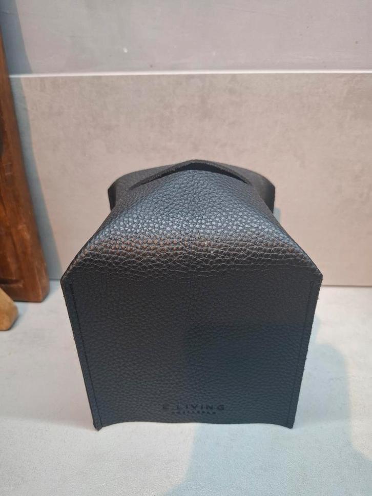 Zwart leren vierkante flexibele tissue box., Huis en Inrichting, Badkamer | Badtextiel en Accessoires, Zo goed als nieuw, Overige typen
