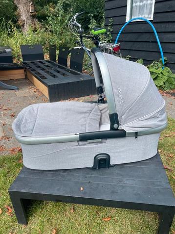 Nuna reiswieg voor kinderwagen grijs beschikbaar voor biedingen