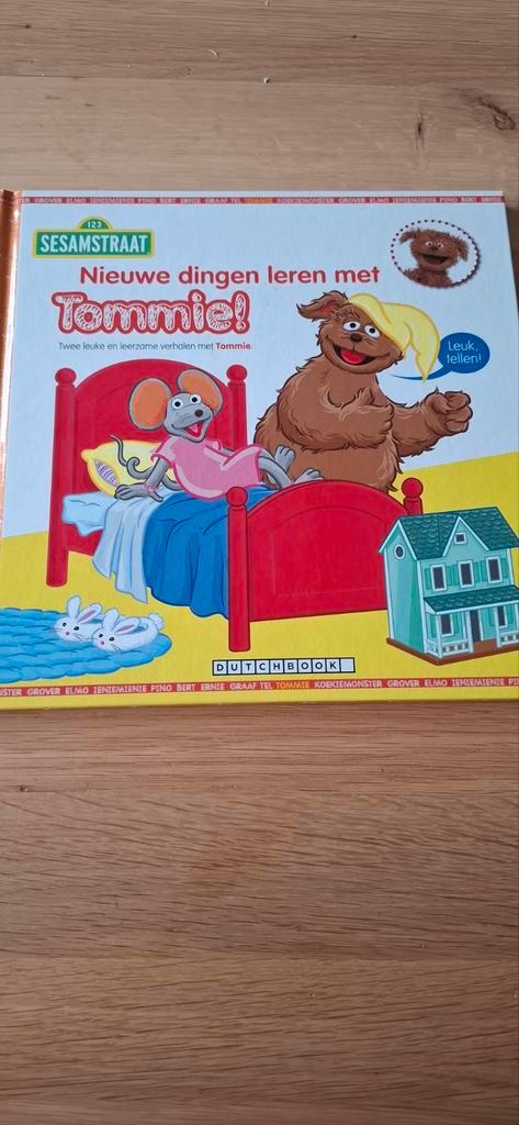 Sesamstraat: Nieuwe dingen leren met Tommie!, Boeken, Kinderboeken | Baby's en Peuters, Zo goed als nieuw, 2 tot 3 jaar, Ophalen of Verzenden