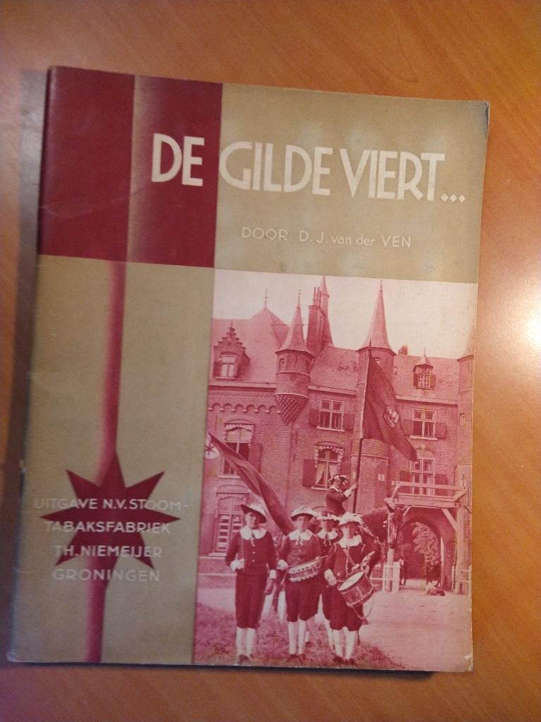 plaatjesalbum Niemeijer. De Gilde viert..., Boeken, Ophalen of Verzenden, Gelezen