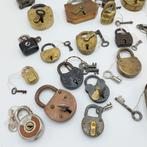 Grote Set Sloten/Sleutels (57240), Antiek en Kunst, Ophalen of Verzenden