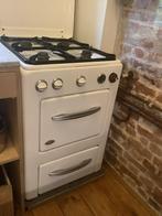 Gratis retro fornuis oud ijzer, Witgoed en Apparatuur, Fornuizen, Ophalen, Gebruikt, 4 kookzones, Gas
