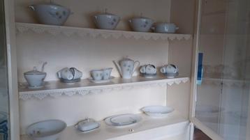 Servies ( bieden vanaf 100 euro) beschikbaar voor biedingen