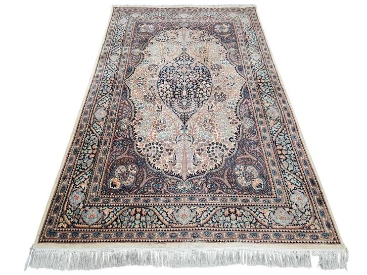 Handgeknoopt Perzisch wol Kashmir tapijt floral 137x221cm, Huis en Inrichting, Stoffering | Tapijten en Kleden, Gebruikt, 100 tot 150 cm