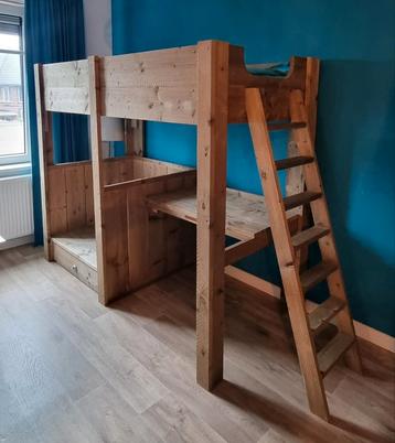 Stoer steigerhouten Hoogslaper van het merk VanLonden beschikbaar voor biedingen