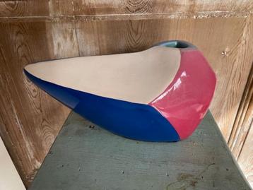 Vintage design vaas. Geglazuurd aardewerk. Blauw wit rose. beschikbaar voor biedingen