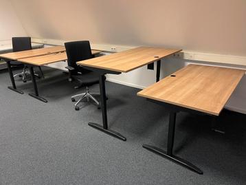IN PRIJS VERLAAGD zit-sta bureaus € 100 per stuk WEG=WEG! beschikbaar voor biedingen