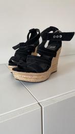 Ugg sleehakken zwart (maat 37)  | Ugg sandalen met hak, UGG, Zwart, Zo goed als nieuw, Sandalen of Muiltjes