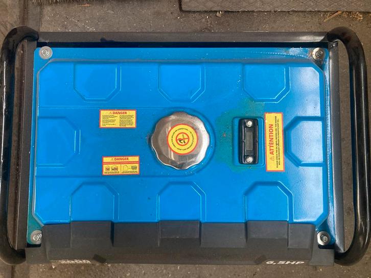 Generator benzine, 2000w 230 volt. ZGAN!, Doe-het-zelf en Verbouw, Aggregaten, Zo goed als nieuw, Benzine, Minder dan 5 kVA, Ophalen of Verzenden