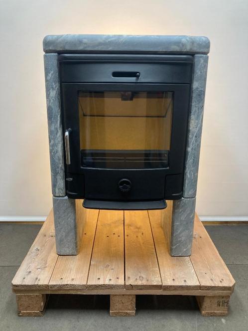 Zeer compacte zware Speksteenkachel 6-8kW in TOP STAAT, Huis en Inrichting, Kachels, Gebruikt, Vrijstaand, Houtkachel, Hout, Ophalen