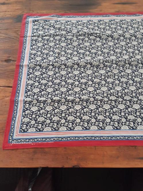 Donaldson sjaaltje 65x65, Kleding | Dames, Mutsen, Sjaals en Handschoenen, Sjaal, Ophalen of Verzenden