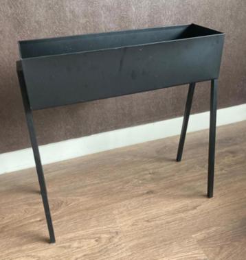 Plantenbak beschikbaar voor biedingen