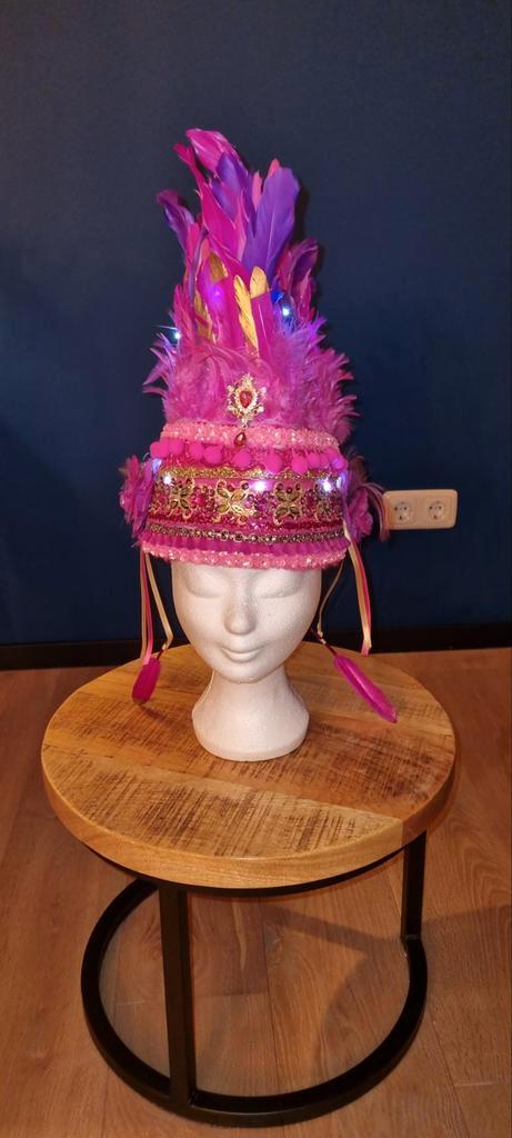 Roze veren tooi met lampjes, Kleding | Dames, Carnavalskleding en Feestkleding, Zo goed als nieuw, Carnaval, Ophalen of Verzenden