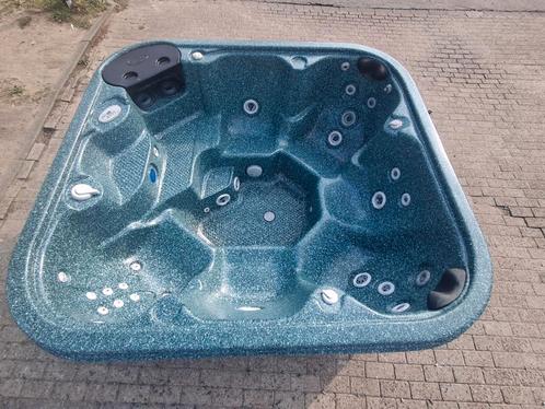 Pacific spa ‼️extreem veel massage‼️DUURSTE MERK, Tuin en Terras, Bubbelbaden en Hottubs, Zo goed als nieuw, Filter, Pomp, Ophalen of Verzenden