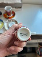 4 Yong Koffie Kop en Schotel - Zeer Apart!, Huis en Inrichting, Ophalen of Verzenden, Zo goed als nieuw, Porselein, Kop(pen) en/of Schotel(s)