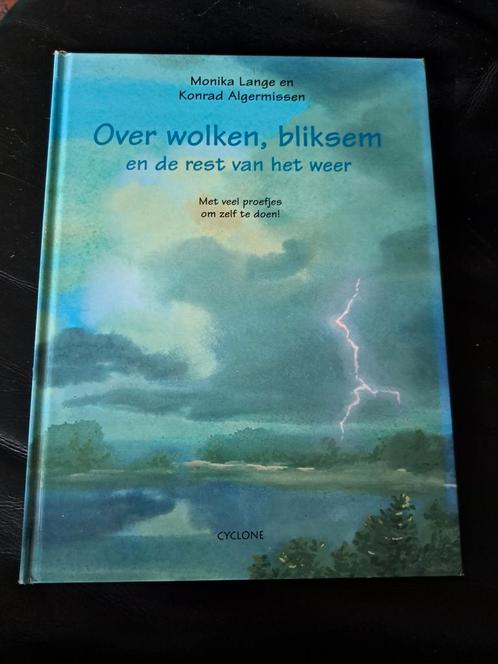 M. Lange - Over wolken, bliksem en de rest van het weer, Boeken, Kinderboeken | Jeugd | onder 10 jaar, Zo goed als nieuw, Sprookjes
