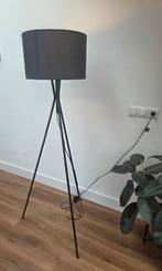 Moderne zwarte vloerlamp (Lumisky), Huis en Inrichting, Lampen | Vloerlampen, Ophalen, 100 tot 150 cm, Zo goed als nieuw, Metaal