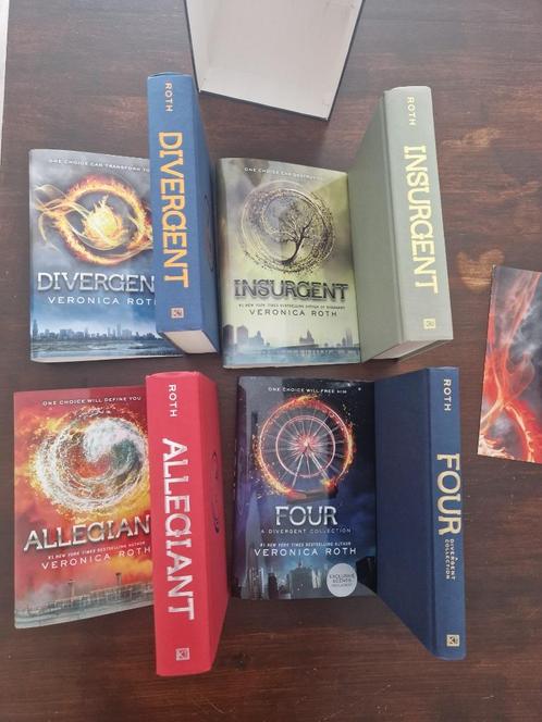 Veronica Roth - Hardcover boxset Divergent (4x), Boeken, Fantasy, Gelezen, Ophalen of Verzenden
