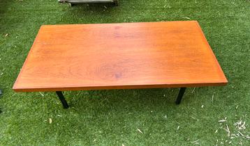 Vintage jaren 70 salontafel beschikbaar voor biedingen