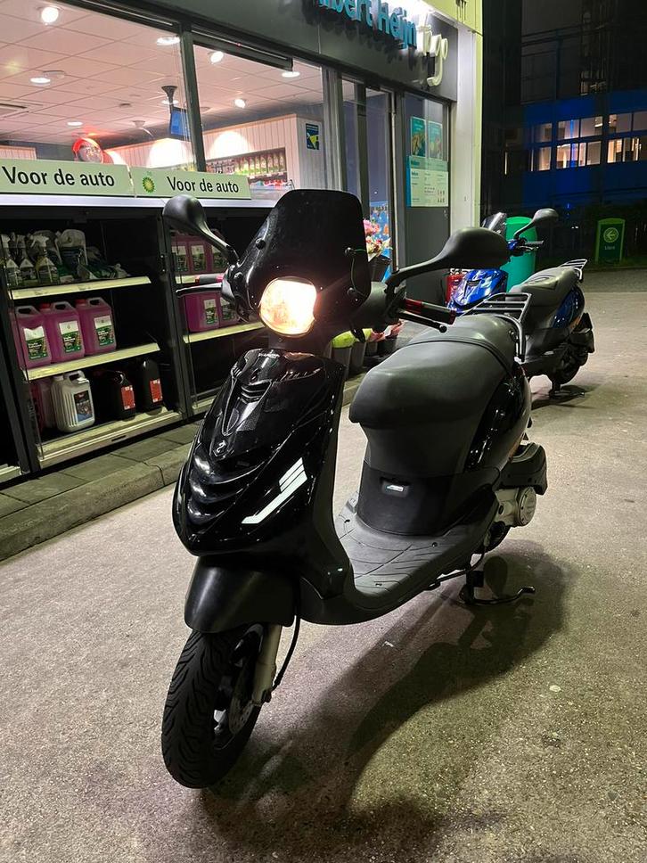 Piaggio zip 4t 50cc iget, Fietsen en Brommers, Scooters | Piaggio, Gebruikt, Zip, Maximaal 45 km/u, Benzine, Ophalen