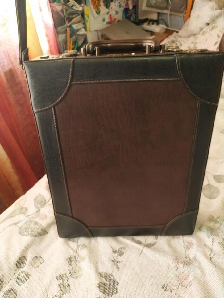 Donkerbruine lederen aktetas van knb, Sieraden, Tassen en Uiterlijk, Tassen | Schooltassen, Gebruikt, Aktetas of Boekentas, 30 tot 40 cm