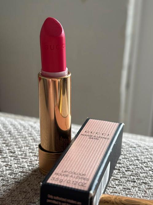Gucci Vantine Fuchsia 402, Sieraden, Tassen en Uiterlijk, Uiterlijk | Cosmetica en Make-up, Zo goed als nieuw, Lippen, Roze, Ophalen of Verzenden