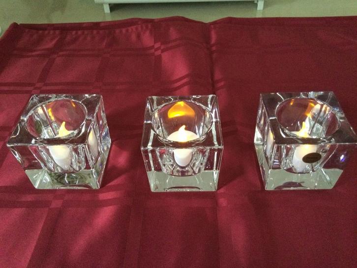 Kristal waxinelichthouders vierkant 3 voor € 15,00 nwstaat, Verzamelen, Porselein, Kristal en Bestek, Nieuw, Kristal, Ophalen of Verzenden