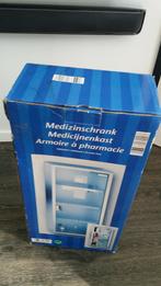 Medicijnenkast +/- 58 cm hoog , 16 cm diep, 30 cm breed  Noo, Huis en Inrichting, Badkamer | Badkamermeubels, Ophalen, 50 tot 100 cm