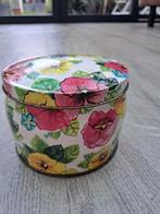Rond blikje met violen. Doorsnee 11 cm., Ophalen of Verzenden, Gebruikt, Overige, Overige merken