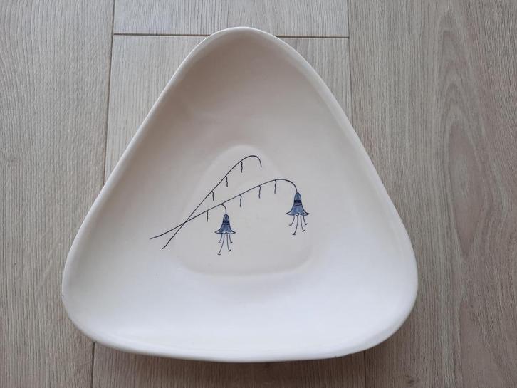Schaal bord Gouda Holland bloemen plateel, Antiek en Kunst, Antiek | Keramiek en Aardewerk, Ophalen of Verzenden