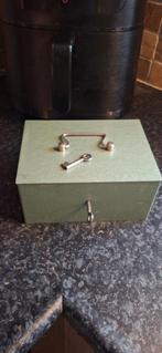 Geld kistje kluisje spaarpot met 2 sleutel, Ophalen of Verzenden, Zo goed als nieuw