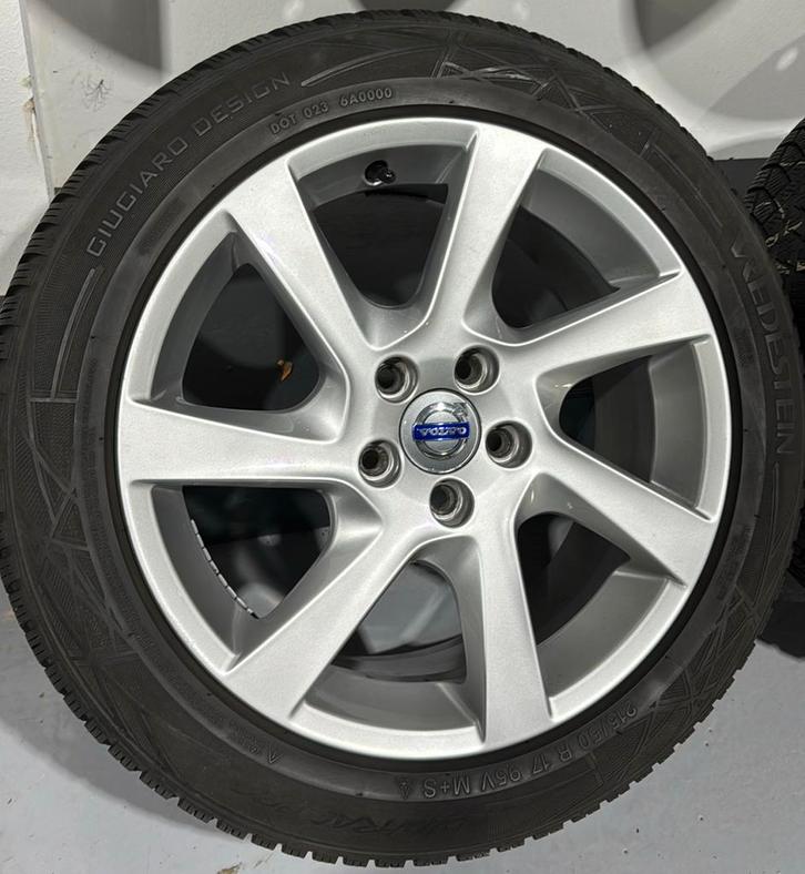 17 inch winterbanden met velgen Volvo V60 5x108, Auto-onderdelen, Banden en Velgen, Velg(en), Winterbanden, 17 inch, 215 mm, Personenwagen