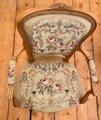 Fauteuil geborduurd noten antiek, Antiek en Kunst, Ophalen