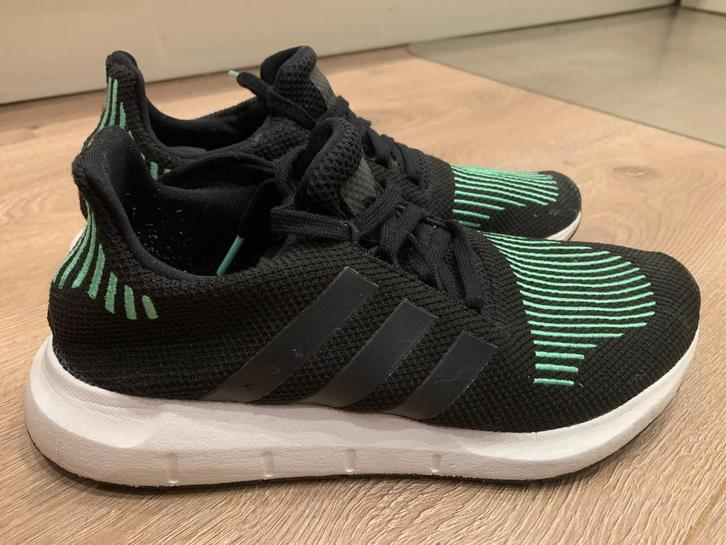 Adidas originals Swift Run J soksneakers sneakers zwart 39,5, Kleding | Dames, Schoenen, Nieuw, Sneakers of Gympen, Zwart, Ophalen of Verzenden