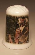 Koala beer hangend aan een tak vingerhoedje, Verzamelen, Ophalen of Verzenden, Nieuw, Porselein, Nederland