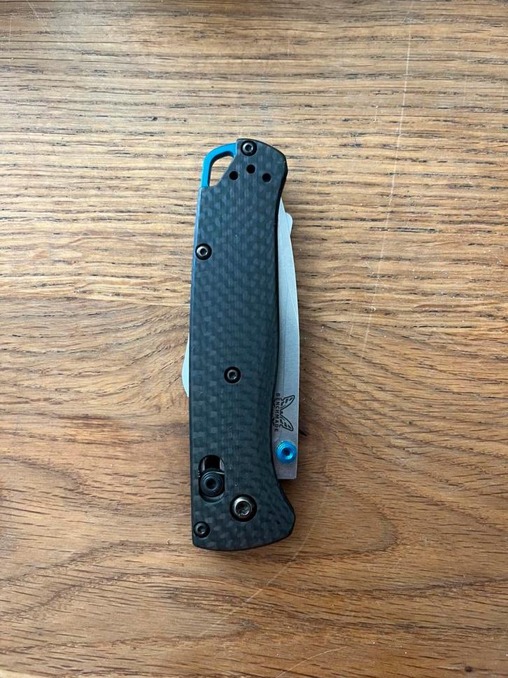 Benchmade Bugout 535-3 (Carbon Fiber, S90V) — zeer licht, Caravans en Kamperen, Kampeergereedschap, Zo goed als nieuw, Ophalen of Verzenden