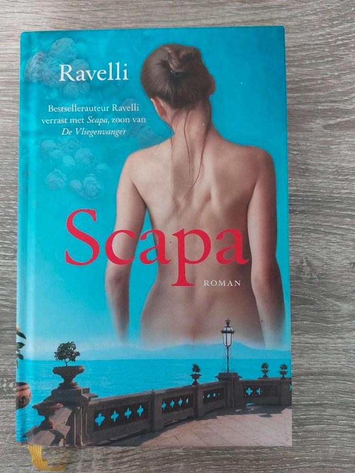 Ravelli - Scapa - Hardcover, Boeken, Romans, Zo goed als nieuw, Ophalen of Verzenden